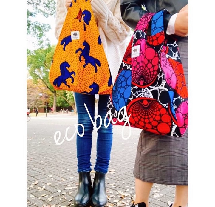 小さく見えて、しっかり入る。差し色にもなるエコバッグ!page-visual 小さく見えて、しっかり入る。差し色にもなるエコバッグ!ビジュアル